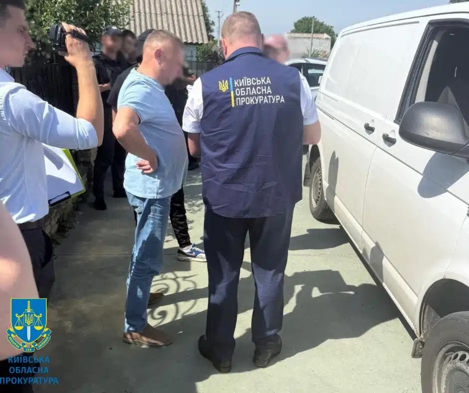 Привласнив 800 тисяч гривень під час ремонту доріг: на Броварщині викрили місцевого депутата
