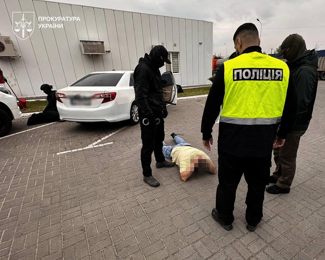 На Київщині викрили лікарів-близнюків, які продавали фіктивну інвалідність для виїзду за кордон