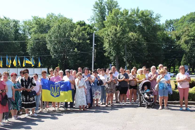 На Київщину після трьох років полону повернувся Сергій Зленко
У Ставищі на Київщині урочисто зустріли захисника Сергія Зленка, який провів понад три роки в російс...