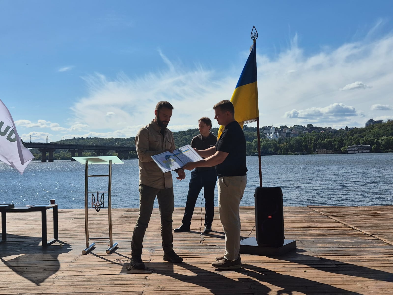 На Київщині нагородили фахівців UDS за розмінування територій