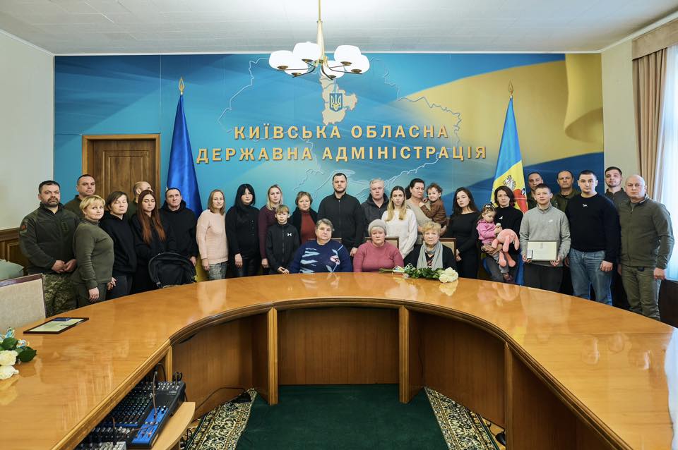 Родини полеглих льотчиків і зенітників отримали державні нагороди на Київщині