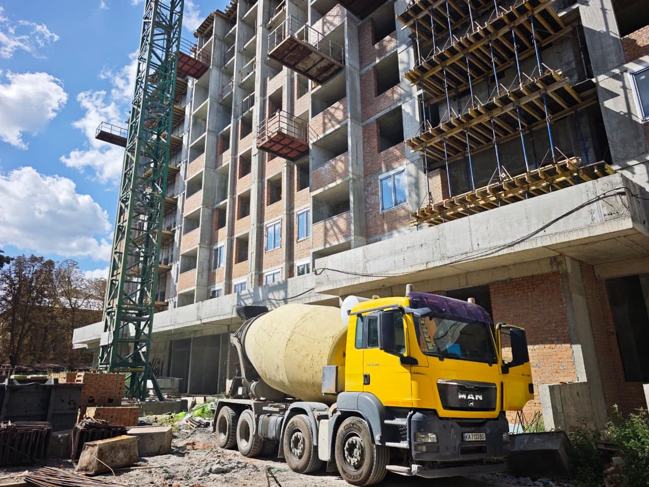 У Василькові зводять дев’ятиповерхівку на місці зруйнованого будинку (ФОТО)