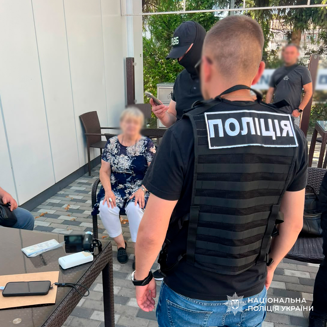 На Київщині чоловік за $5 тисяч обіцяв працевлаштування з "бронею"
