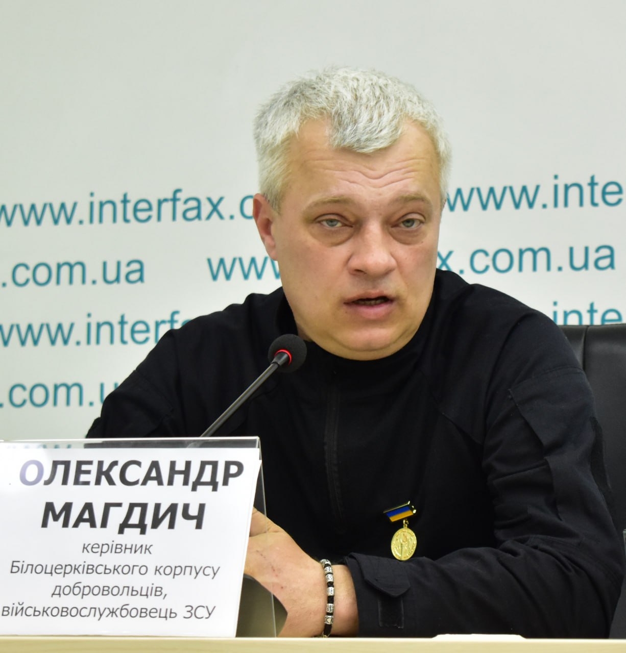 Поки одні воюють, інші - ділять посади