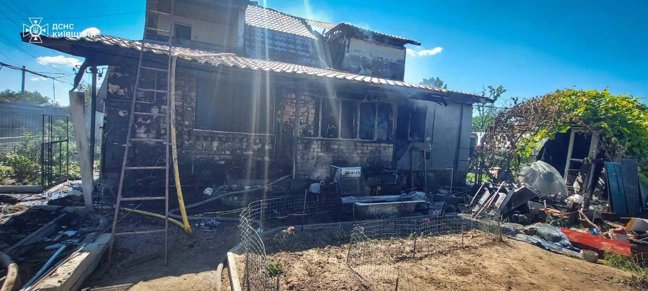У Требухові рятувальники ліквідували пожежу в приватному житловому будинку