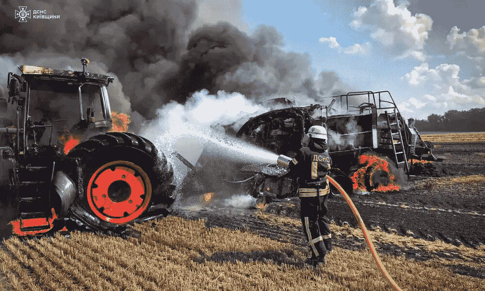 У полі зайнявся трактор: ДСНС із Білоцерківщини ліквідували пожежу