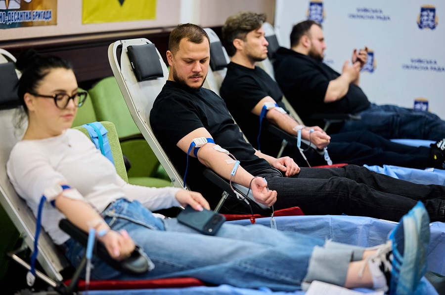 У Київській ОДА відбулася акція зі здачі крові за участі працівників адміністрації
