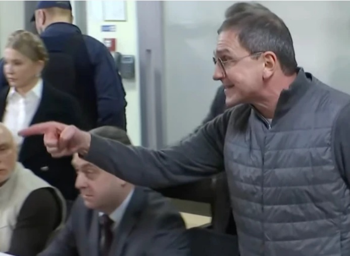 Демонстрація лояльності: чому Костянтин Бондарєв влаштував істерику в суді над Юлією Тимошенко