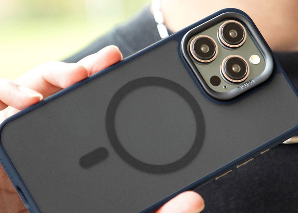 MagSafe-чохли для iPhone 15: коли варто доплатити за магніти, а коли достатньо звичайного кейса?
