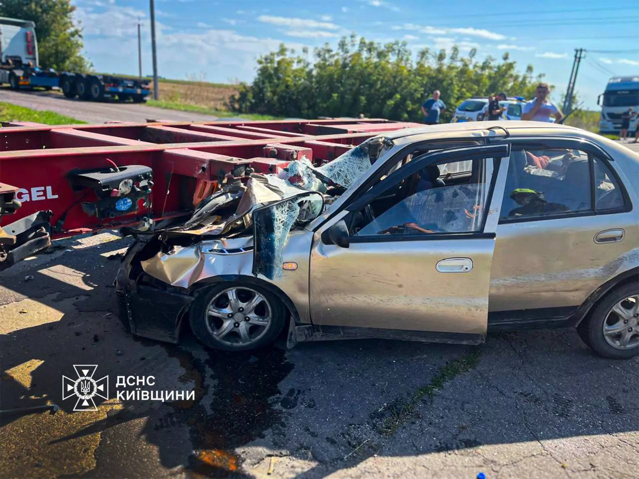 На Білоцерківщині у ДТП постраждали двоє людей
У Савинцях на Білоцерківщині сталася ДТП за участі легковика та вантажівки. Постраждали двоє осіб