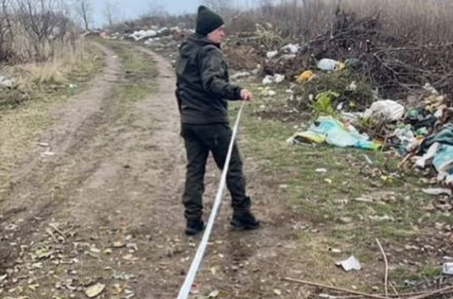 Майже 7 тисяч квадратних метрів сміття: біля заказника на Білоцерківщині знайшли небезпечне звалище