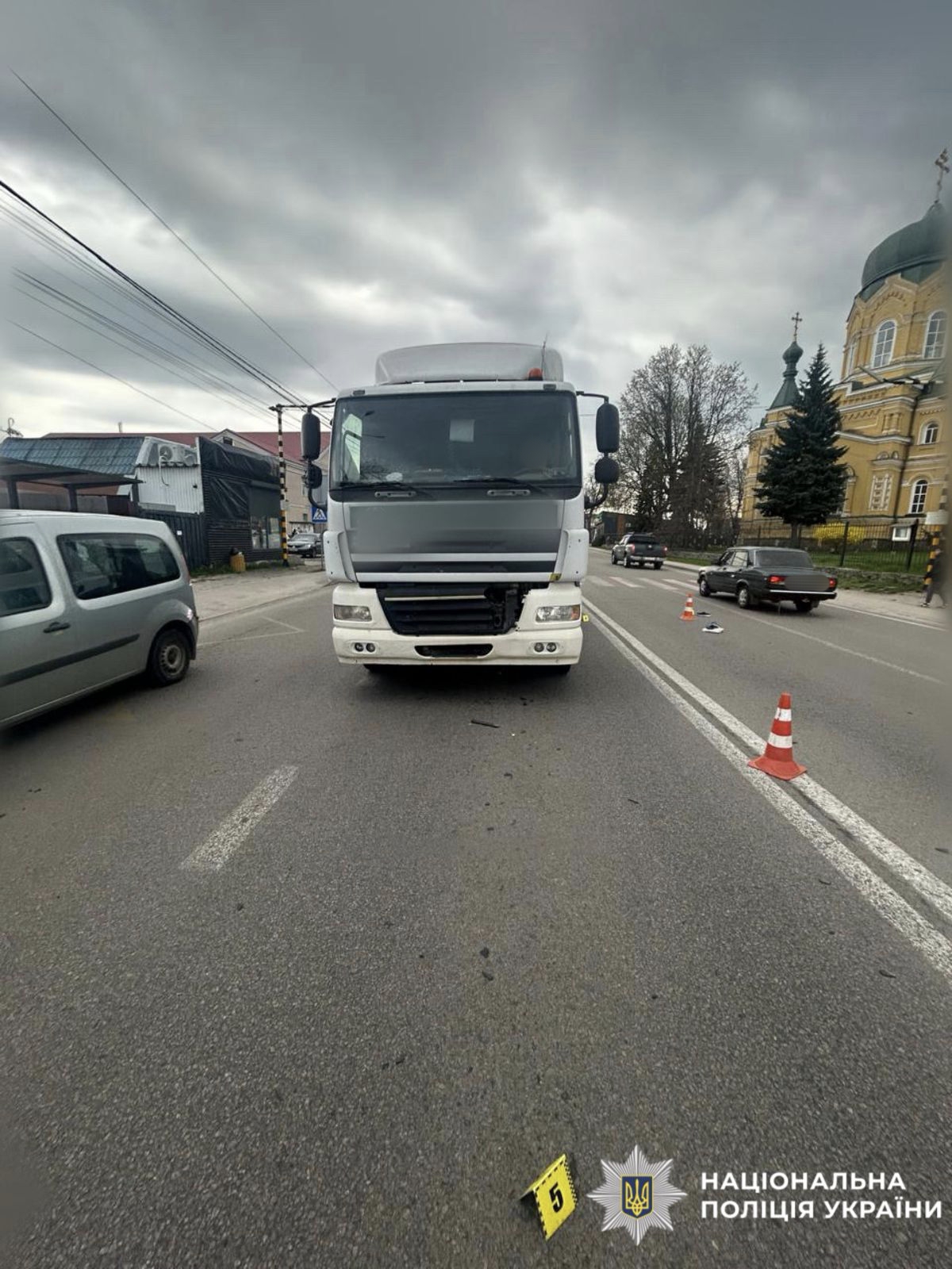 У Нових Петрівцях вантажівка на переході збила чоловіка