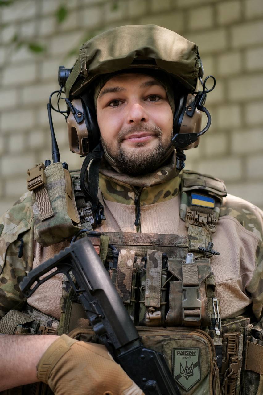 Бучанська громада попрощалася із 28-річним Захисником Дмитром Ушком