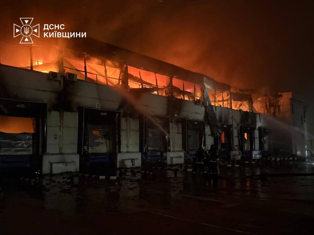 Нічна атака на Київщину: у Борисполі пошкоджено 9-поверхівку, травмовані дві людини