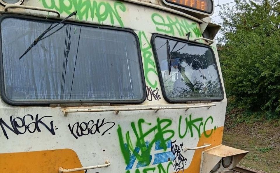 Підлітки розмалювали приміський поїзд на ділянці Ірпінь – Святошин