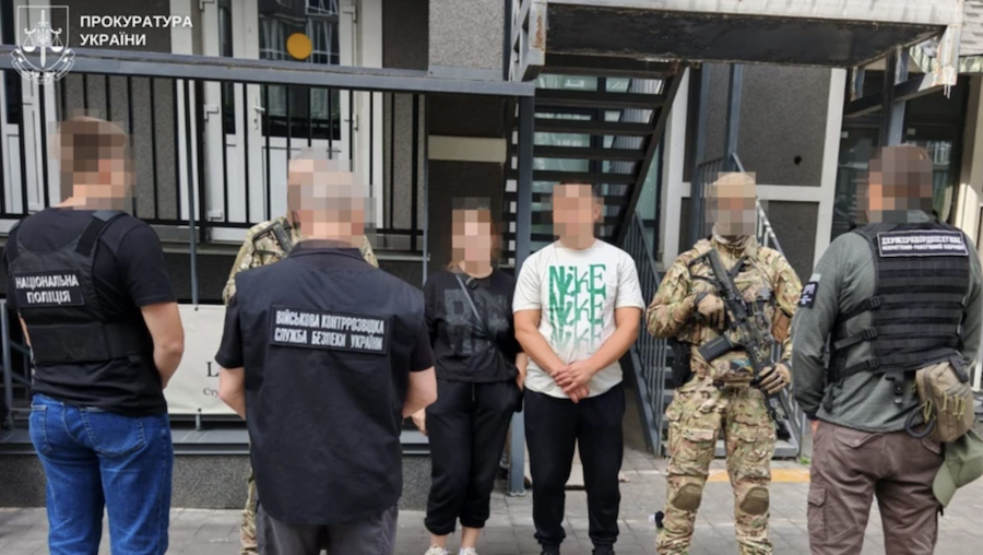 Діти “на папері”: сім’ю з Ірпеня підозрюють у схемі переправлення чоловіків за кордон
