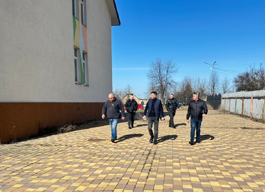 Довгобуд у Чабанах: у селищі готують план відновлення школи (ВІДЕО)