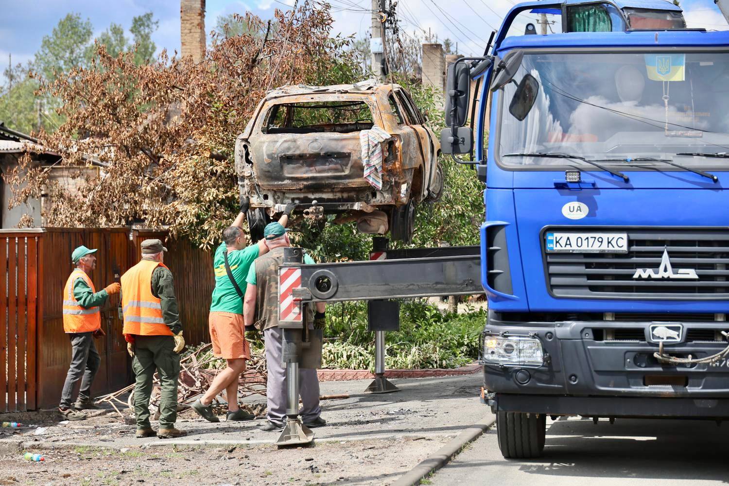 На відновлення Вишневого після атаки щодня залучають близько 250 комунальників