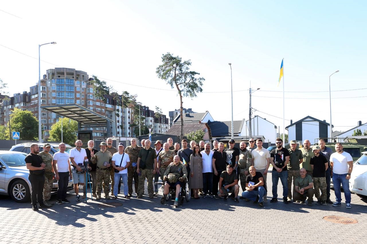 На місці оборони Ірпеня нагородили військовослужбовців та вшанували полеглих