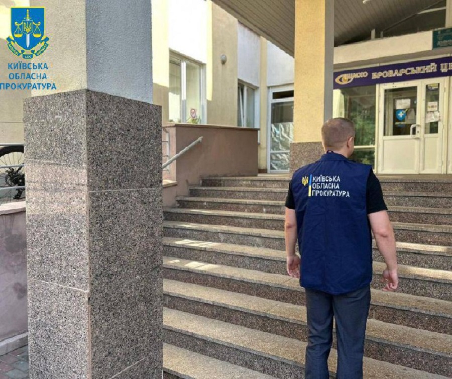 Посадовиці двох лікарень Київщини отримали підозру через зловживання службовим становищем