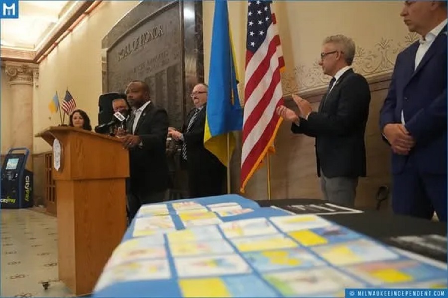 У міській раді ірпінського міста-побратима Мілвокі відтепер майорить український стяг