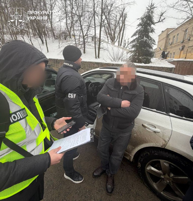 5 тисяч доларів за дозвіл на тимчасову споруду: на Київщині затримано посадовця міської ради