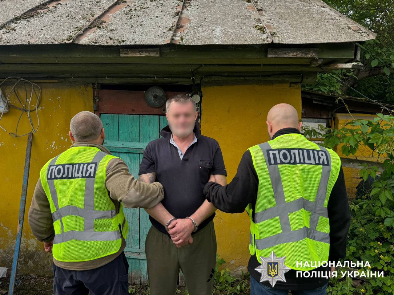 Підпалив кілька автомобілів після сварки: правоохоронці повідомили про підозру