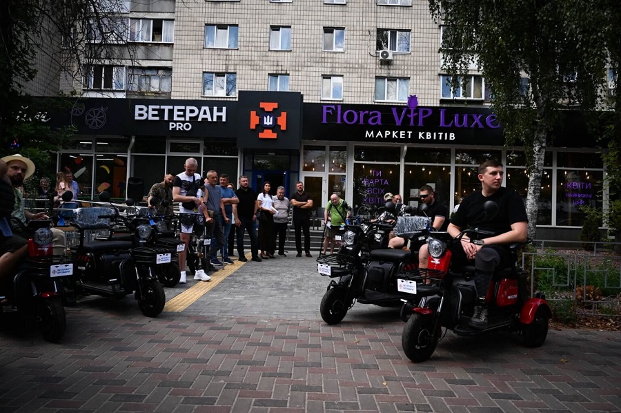 Програма «Турбота»: ветеранам у Броварах передали сучасні електроскутери (ФОТО)