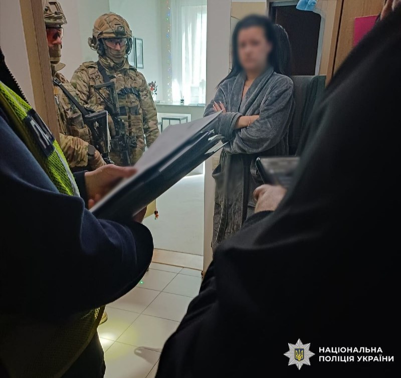 Організовувала фіктивні шлюби за винагороду: поліцейські Київщини повідомили про підозру зловмисниці