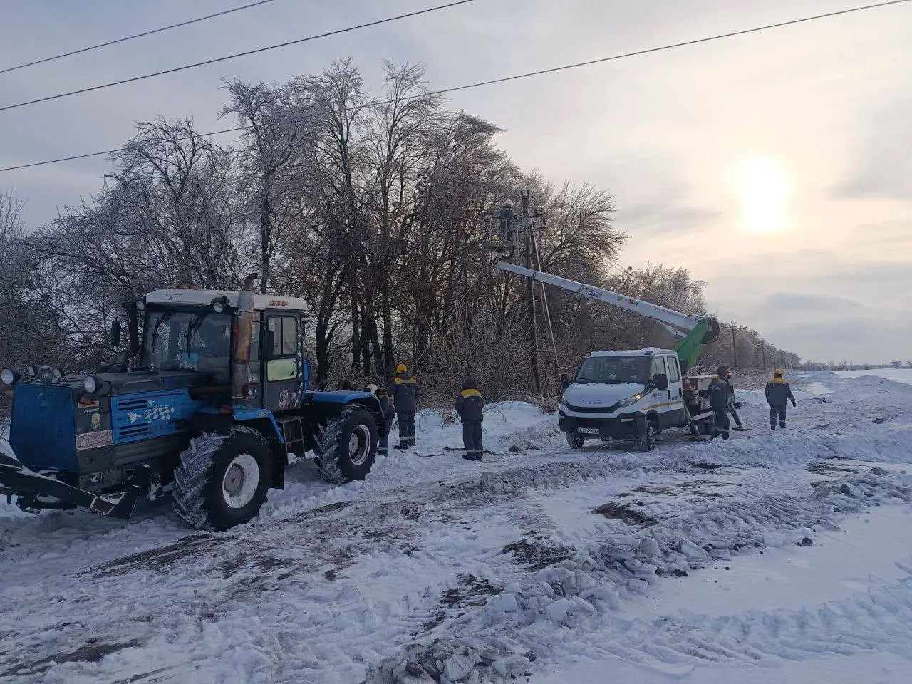Понад 2 тисячі родин на Київщині залишаються без електропостачання