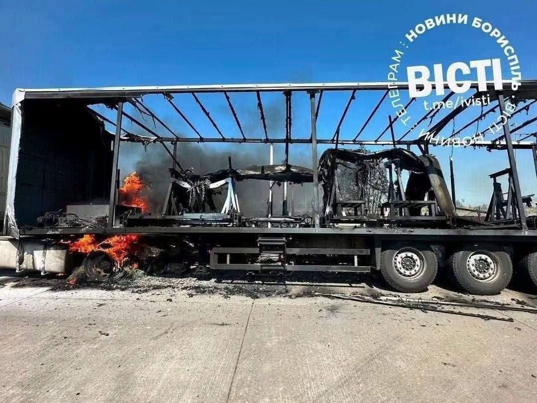 "Що там в голові": у мережі обурилися публікацією фото військового обладнання після удару по Борисполю