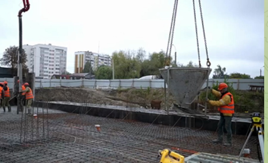 У Бородянці на місці зруйнованої багатоповерхівки будують нову дев’ятиповерхівку
