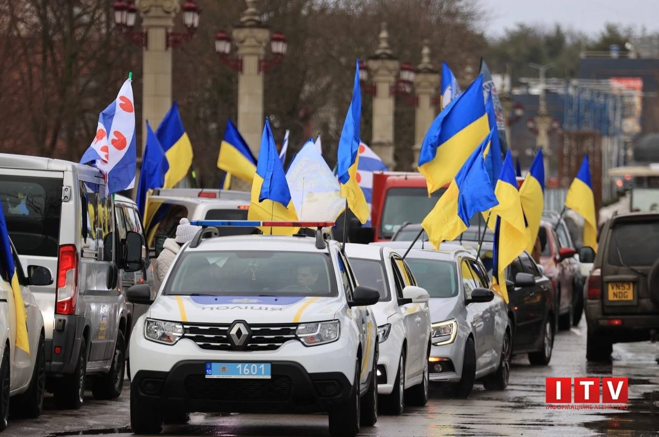 В Ірпені відбувся автопробіг місцями оборони до річниці повномасштабного вторгнення (ФОТО, ВІДЕО)