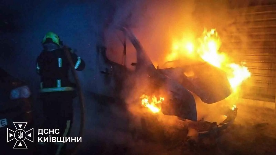 Пожежа у Білій Церкві: рятувальники загасили вантажний мікроавтобус