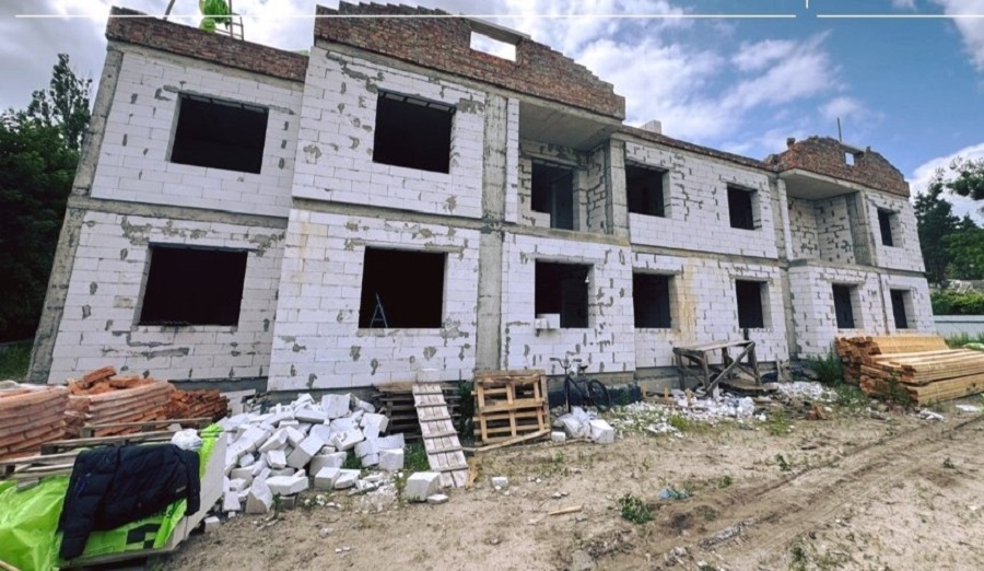 У Пісківці на Бучанщині триває відновлення пошкодженого війною житлового будинку