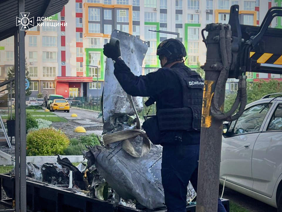 У Чабанах рятувальники вилучили бойову частину ракети з житлового будинку
