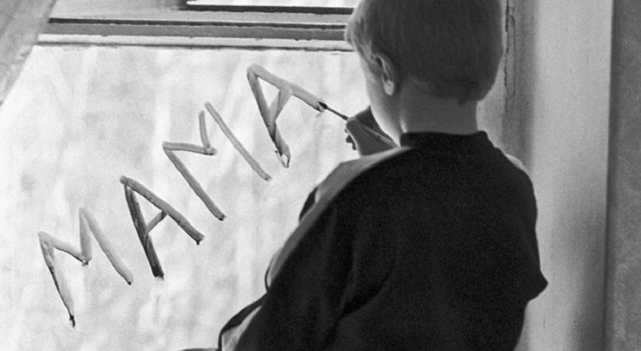 Суд на Київщині позбавив матір батьківських прав за позовом 16-річного сина