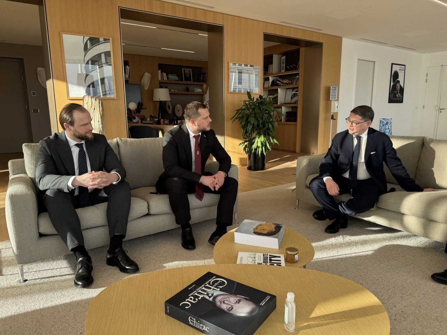 Голова Київської ОВА та спецпосланець Макрона обговорили економічну підтримку України