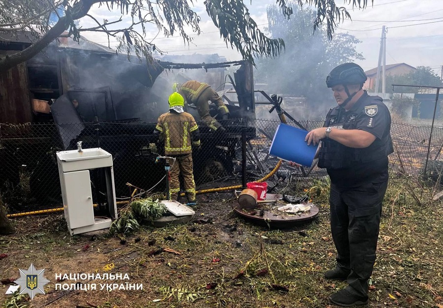 Ранкова атака на Київщину: четверо людей травмовані, пошкоджені склади та багатоповерхівка