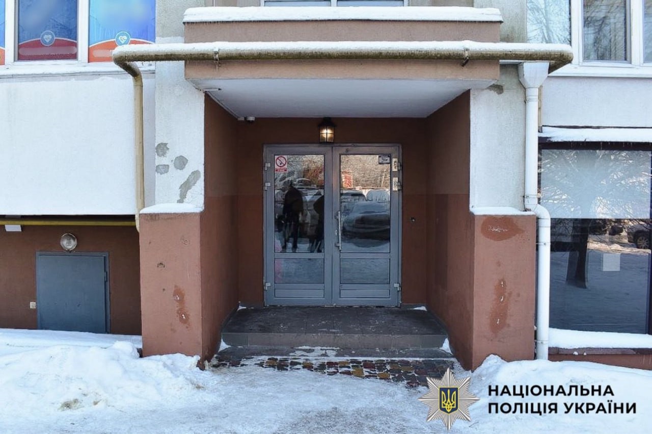 На Київщині чоловік завдав колишній дружині вісім ножових поранень — оголошено підозру