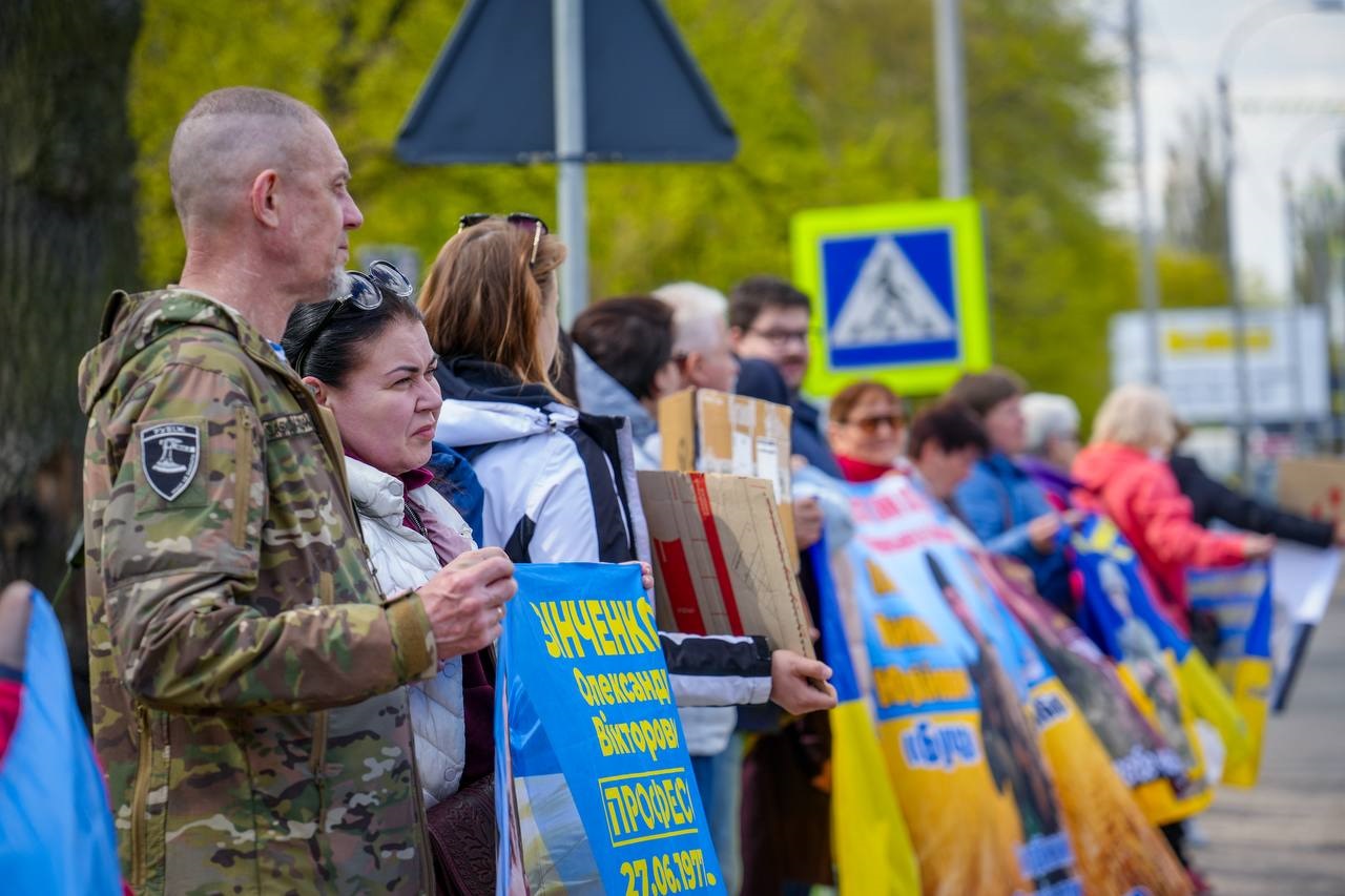 У Бучі відбулася акція «Голоси тиші» на підтримку полонених і зниклих безвісти (ФОТО)