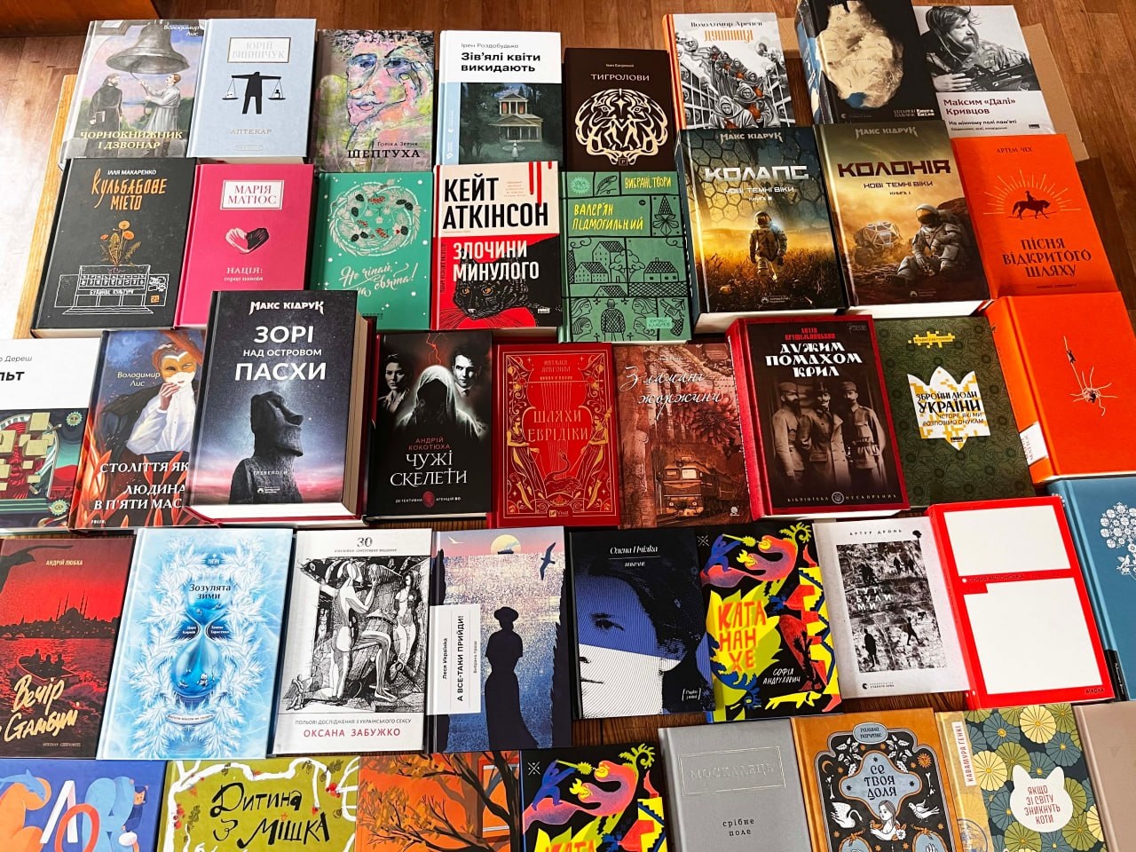 Бібліотека у Глеваській громаді отримала 80 нових книжок за грантовою програмою