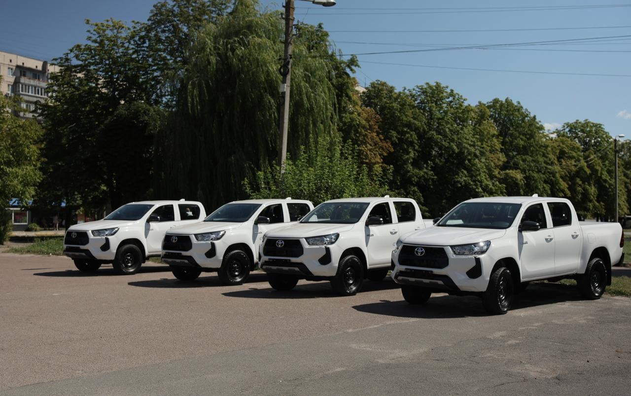 У підрозділи ЗСУ вирушать чотири автомобілі від Броварської громади