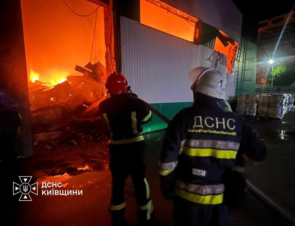 Ворог атакує Київщину третю добу поспіль: двоє людей загинули, семеро постраждали