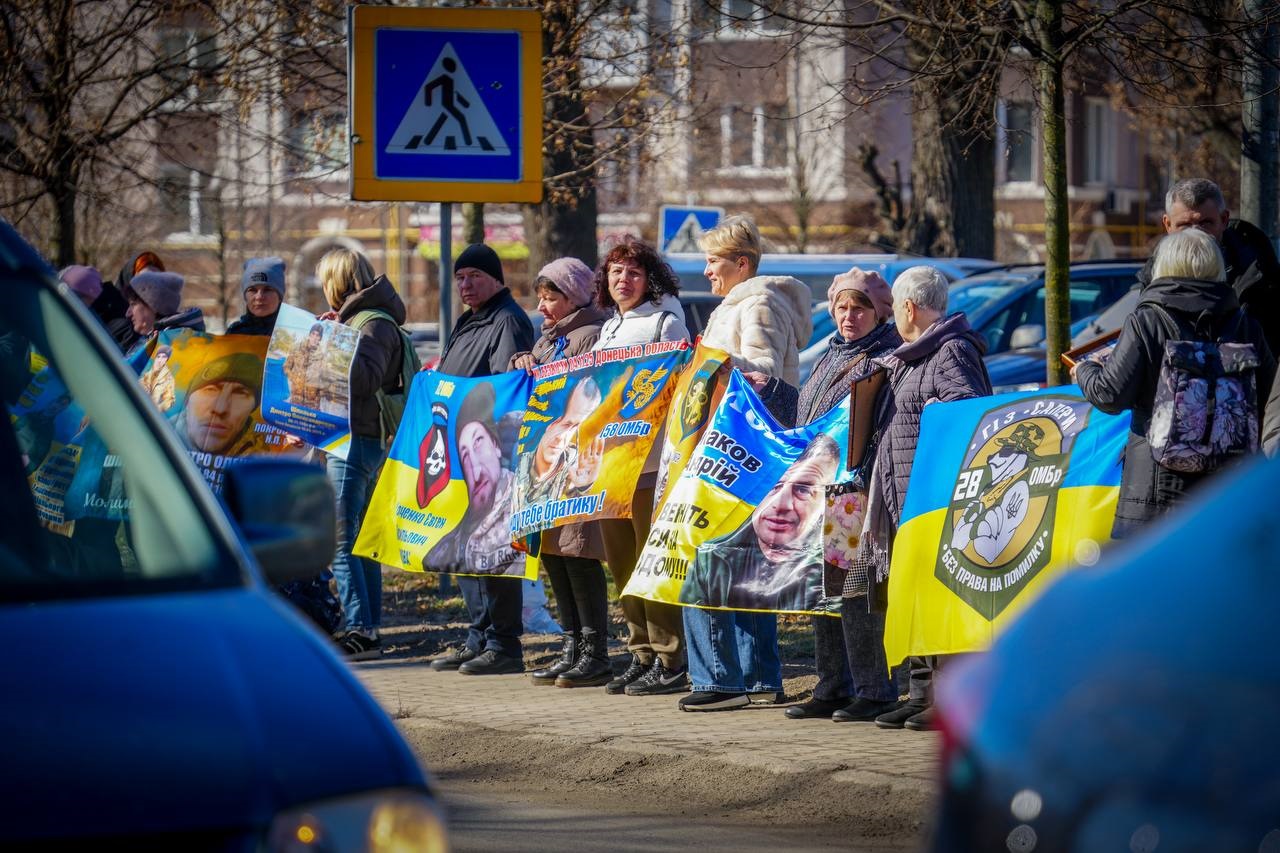 У Бучі відбулася мирна акція «Голоси тиші» на підтримку полонених та безвісти зниклих