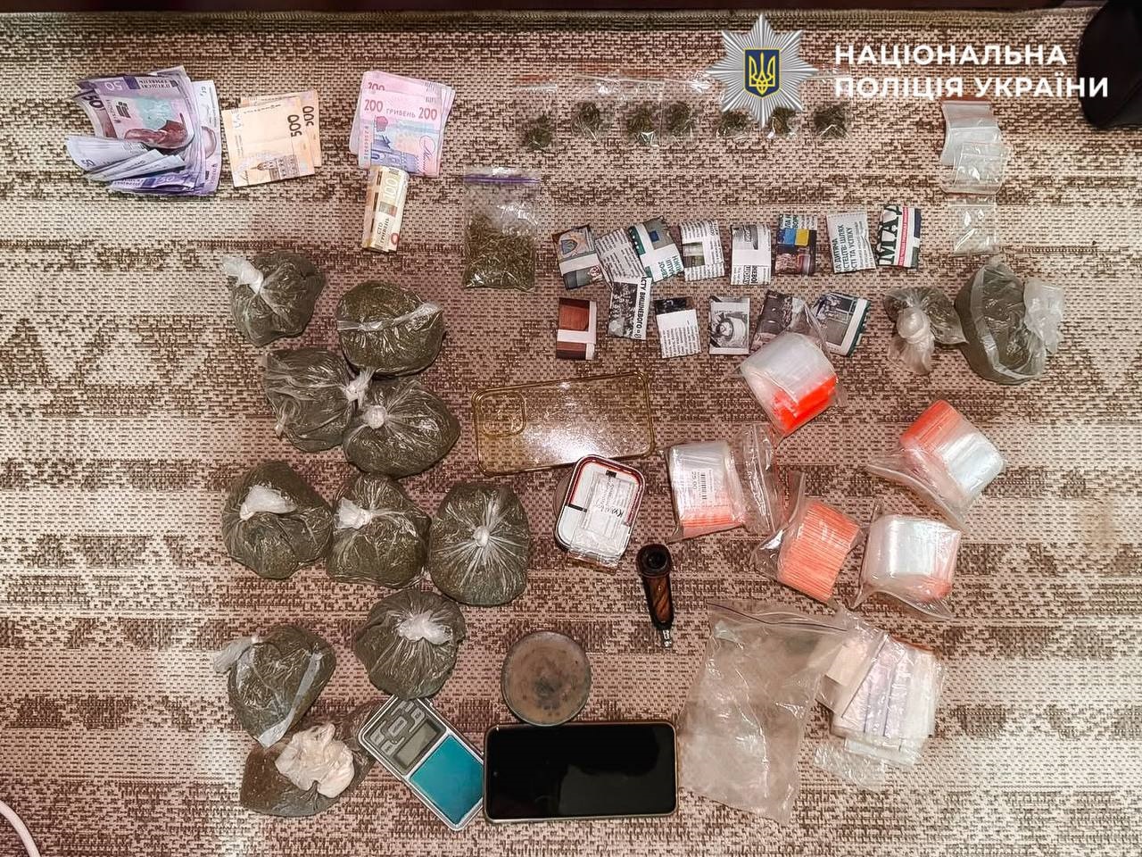 У Вишневому затримали 45-річного чоловіка за підозрою у незаконному збуті канабісу