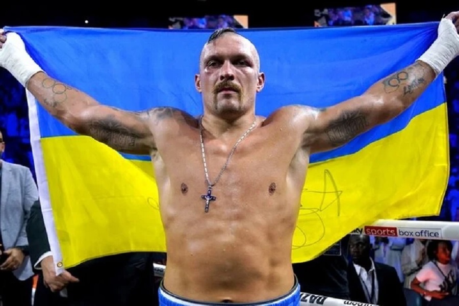 Боксер Олександр Усик вдруге став абсолютним чемпіоном світу в суперважкій вазі