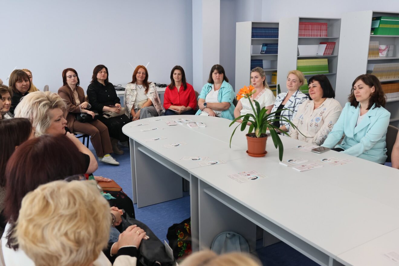 Педагоги Київщини поділилися досвідом проведення "Уроків щастя"