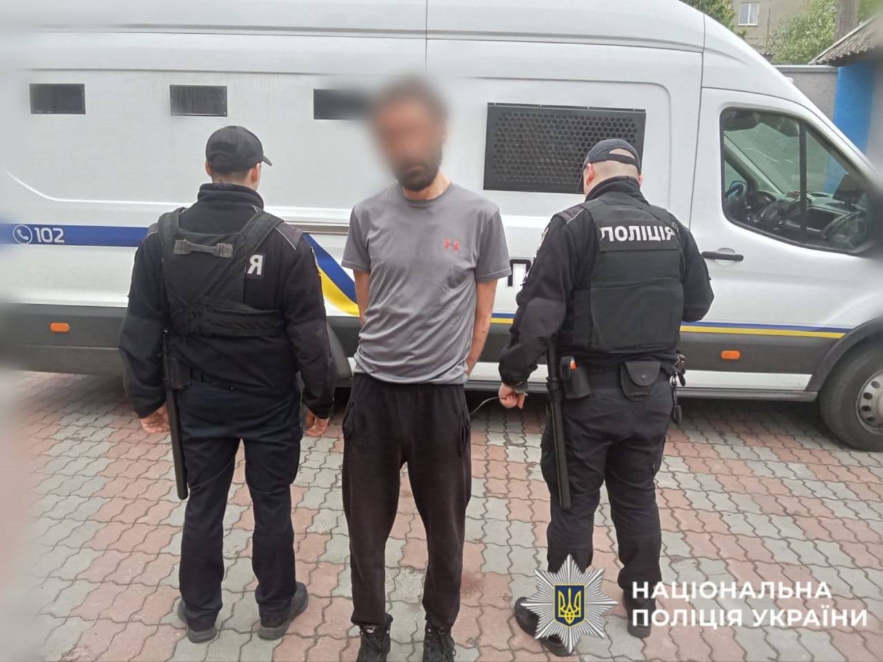 У Фастові чоловік жорстоко побив матір: жінку госпіталізували