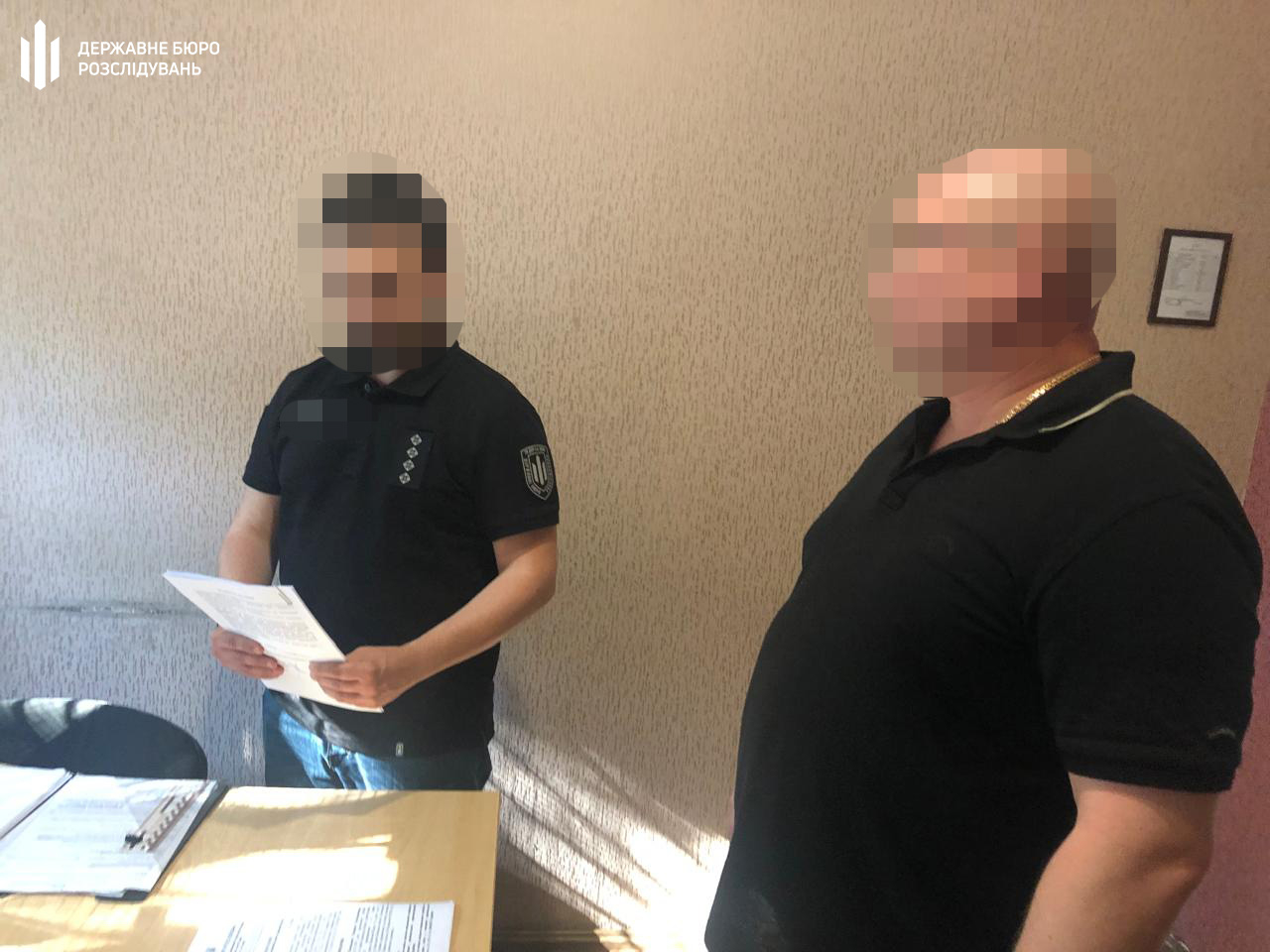 ДБР викрило схему виїзду за кордон через фіктивні документи у ТЦК Київської області